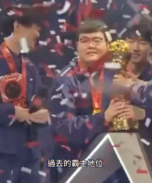 关于比赛局势复杂首场状态出色，DWG观众沸腾！，Faker重返赛场引发球迷热议的信息