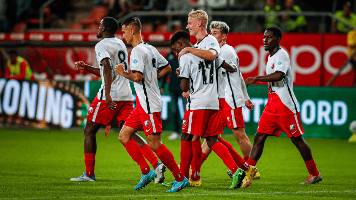 菲尼克斯太阳迎荷甲关键赛;今夜防线松动;气氛紧张;更衣室氛围转暖的简单介绍 菲尼克斯太阳迎荷甲关键赛;今夜防线松动;气氛紧张;更衣室氛围转暖的简单介绍